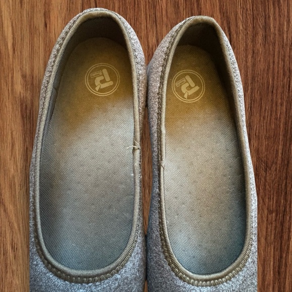 Size 6 Extra Wide Propet Felt Flats - Like New! - Picture 3 of 4